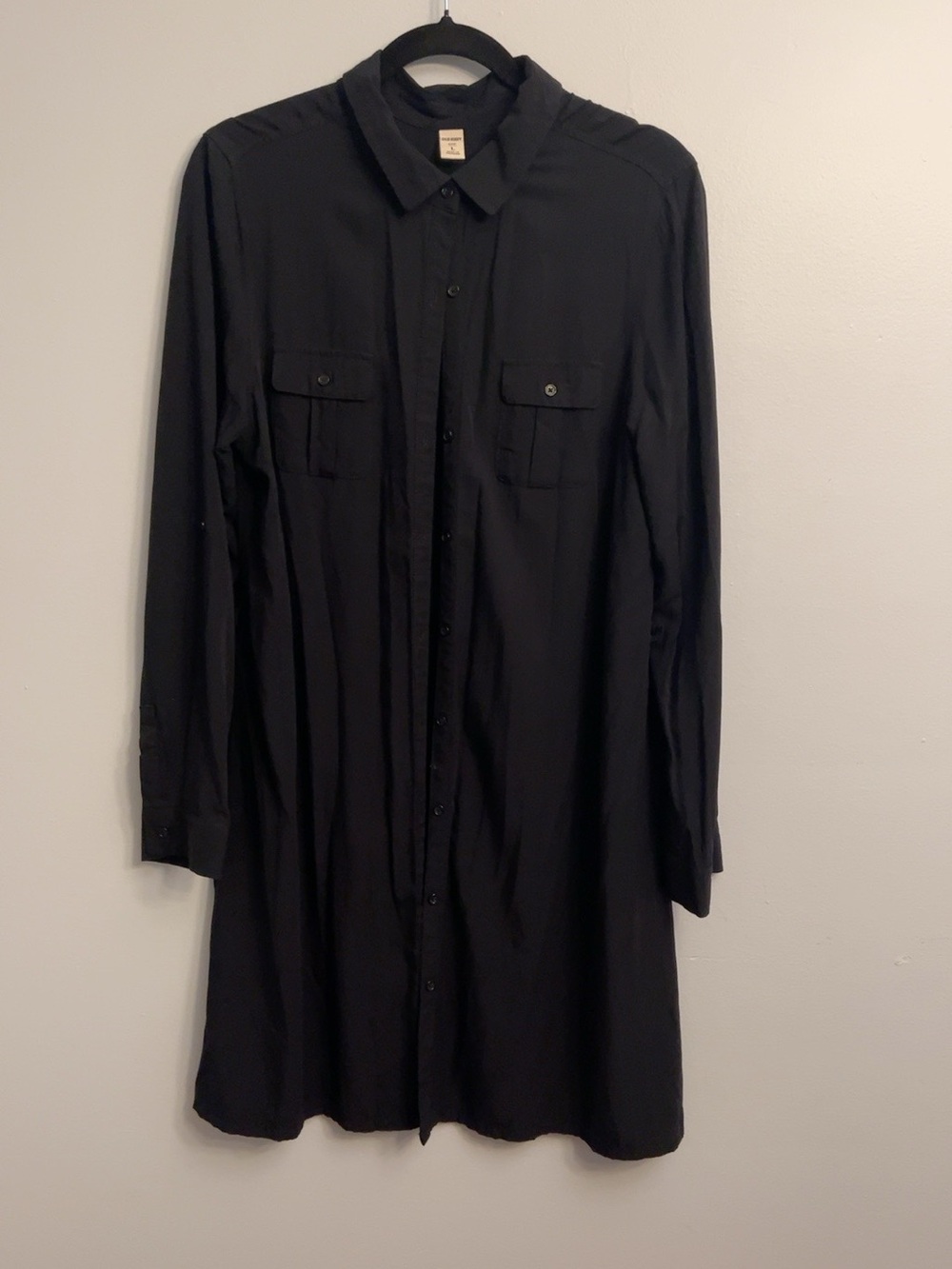 Vintage 2005 Old Navy Black Long Button-Down Shirt – Large